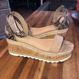 Adorable Snake print casual wedges